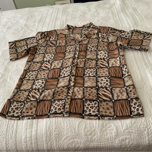 ALIA, BLOCK ANIMAL PRINT BLOUSE - Picture 9 of 9